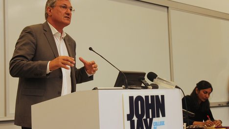 Bernd Riexinger hält eine Rede beim Left Forum in New York - Mai 2014
