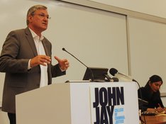 Bernd Riexinger hält eine Rede beim Left Forum in New York - Mai 2014