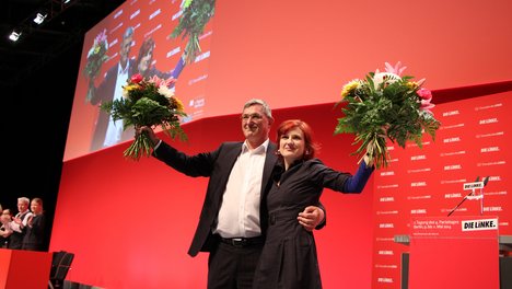 Katja Kipping und Bernd Riexinger nach ihrer Wiederwahl als Parteivorsitzende