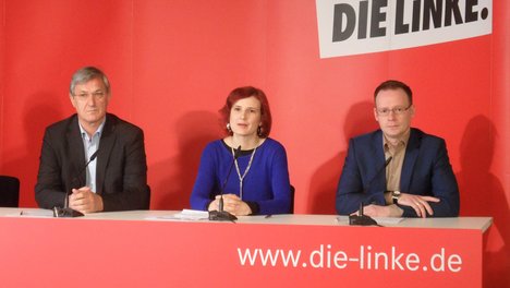 Katja Kipping, Bernd Riexinger und Matthais Höhn bei der Pressekonferenz im Rosa-Luxemburg-Saal im Karl-Liebknecht-Haus